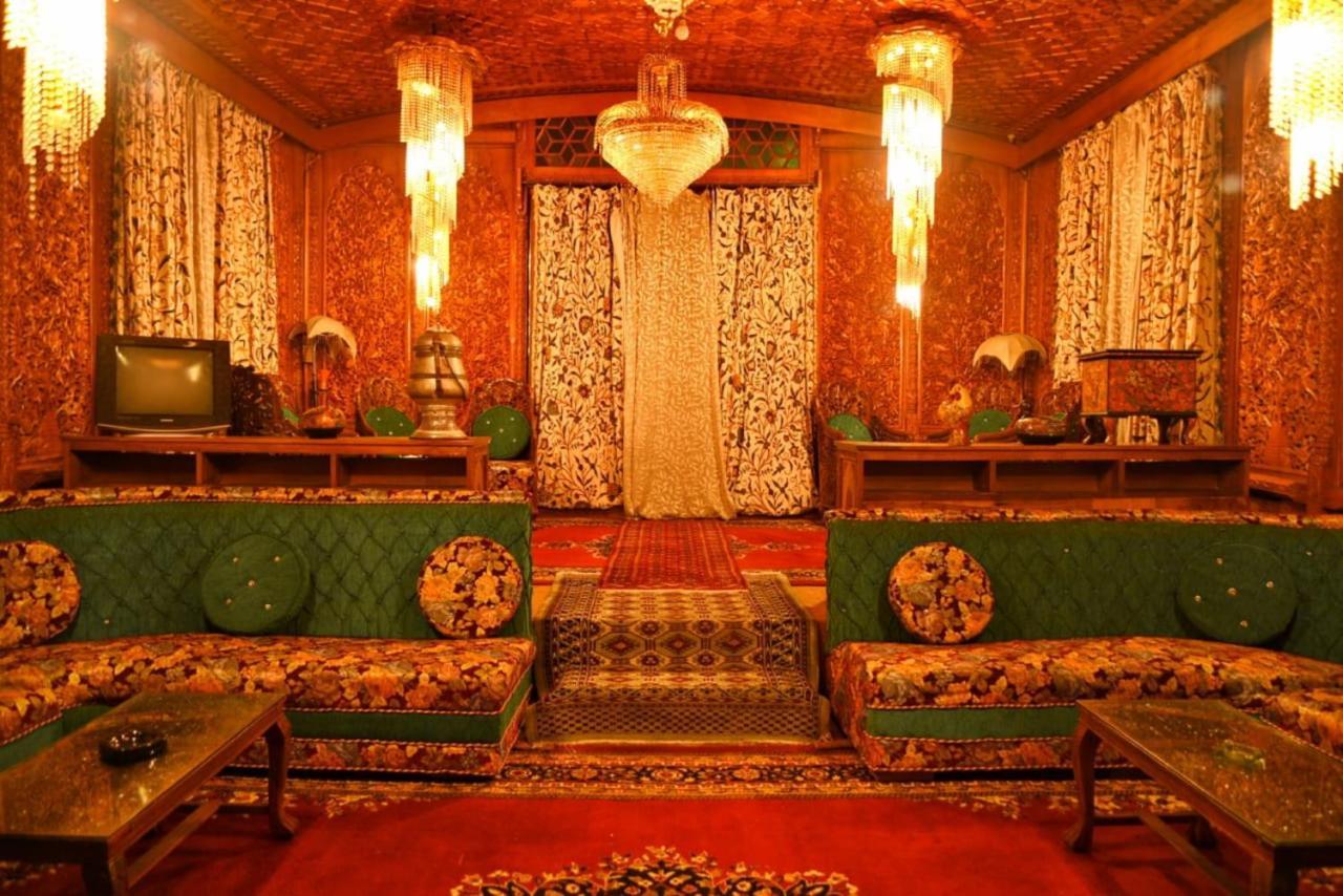 Отель De Laila House Boat By Sterling Сринагар Экстерьер фото